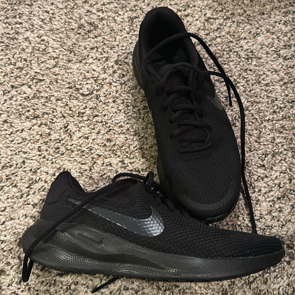 Nike Revolution